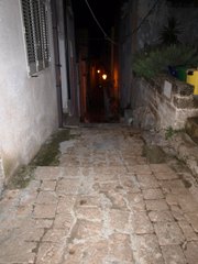 Strada nel Centro Storico  di Matino .  foto: Cesare Gabriele